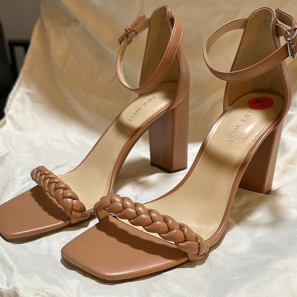 Nine West Tan Braided Strap Heels Size 9.5
New without Tags - Picture 1 of 10